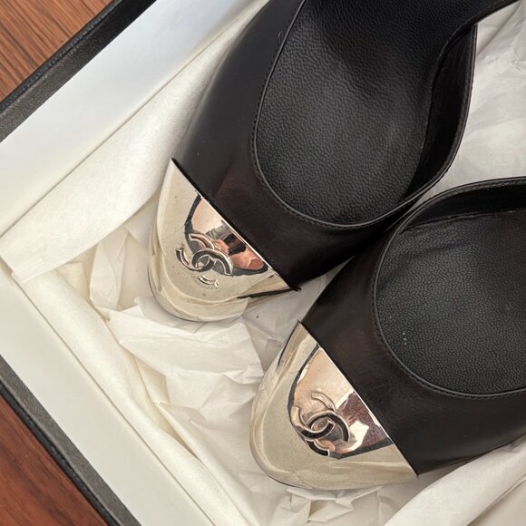 Vintage Chanel D’Orsay Heels – Size 35.5C (black/silver classic) - Picture 4 of 8